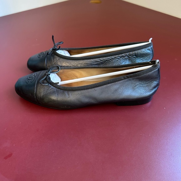 Chanel Classic Ballerines (Ballet Flats) in Soft Black Leather. Size 41. - Picture 2 of 8